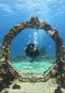 scuba diver in musa cancun